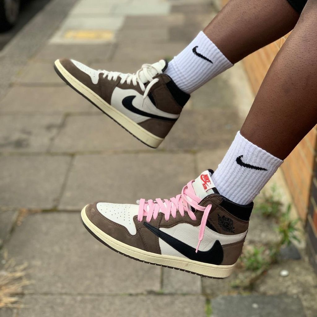 Air Jordan 1 Retro High OG x Travis Scott 'Mocha' photo review