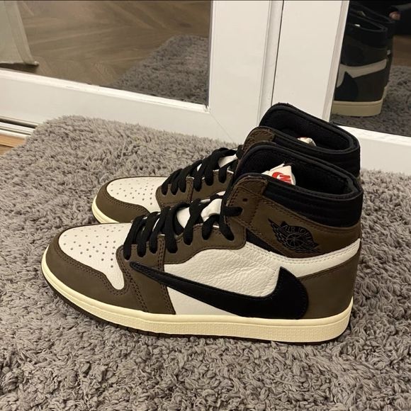 Air Jordan 1 Retro High OG x Travis Scott 'Mocha' photo review